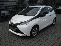 Weiß Gebraucht 2018 Toyota Aygo Kleinwagen | 7.580 € (Fairer Preis)