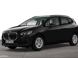 Schwarz uni Neu 2025 BMW 218 Active Tourer Van / Kleinbus | 32.046 € (Superpreis)