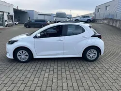 Weiß Neu 2025 Toyota Yaris Hybrid Comfort Limousine | 20.400 € (Superpreis)