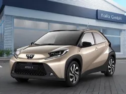 Gold Neu 2025 Toyota Aygo Business Edition Kleinwagen | 20.930 €