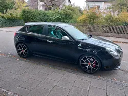 Schwarz Gebraucht 2012 Alfa Romeo Giulietta Quadrifoglio Kleinwagen | 13.700 €