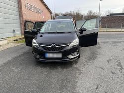 Schwarz Gebraucht 2016 Opel Zafira Van / Kleinbus | 9.500 € (Fairer Preis)