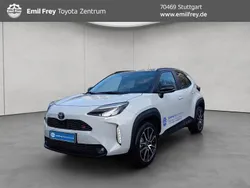 Dynamic grey metallic / dach s Gebraucht 2025 Toyota Yaris Cross Sport SUV | 34.950 € (Teuer)