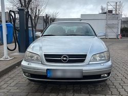 Grau Gebraucht 2001 Opel Omega Limousine | 2.200 € (Guter Preis)