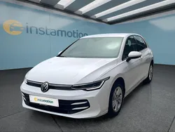 Weiß Gebraucht 2024 VW Golf VIII Kleinwagen | 23.949 € (Guter Preis)