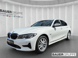 Weiss Gebraucht 2022 BMW 330e Advantage Limousine | 28.930 € (Guter Preis)