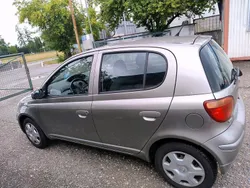 Gold Gebraucht 2004 Toyota Yaris Kleinwagen | 1.800 €