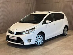 Weiß Gebraucht 2016 Toyota Sportsvan Van / Kleinbus | 6.000 €