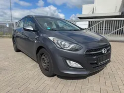 Grau Gebraucht 2016 Hyundai i30 Trend Kombi | 5.650 € (Superpreis)