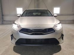 Lunarsilber Gebraucht 2024 Kia Ceed Sportswagon Kombi | 23.890 € (Guter Preis)