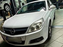 Weiß Gebraucht 2005 Opel Vectra Edition Limousine | 1.100 € (Guter Preis)