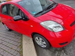 Rot Gebraucht 2010 Toyota Yaris Cool Limousine | 2.999 € (Guter Preis)