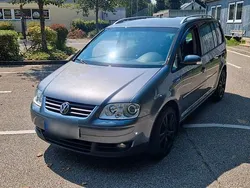 Grau Gebraucht 2006 VW Touran Van / Kleinbus | 3.800 € (Etwas zu teuer)