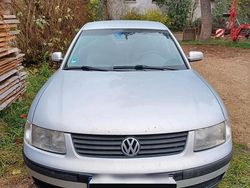 Grau Gebraucht 1998 VW Passat Limousine | 1.300 € (Fairer Preis)