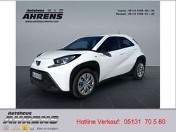 Hell weiß Gebraucht 2024 Toyota Aygo X X-play SUV | 15.500 € (Fairer Preis)