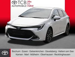 Schneeweiß Gebraucht 2023 Toyota Corolla Team Limousine | 27.989 € (Etwas zu teuer)