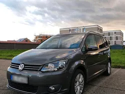 Grau Gebraucht 2014 VW Touran Van / Kleinbus | 10.800 € (Etwas zu teuer)