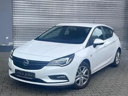 Weiß Gebraucht 2016 Opel Astra Selection Limousine | 6.200 € (Guter Preis)