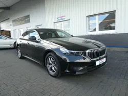 Schwarz Gebraucht 2024 BMW 520 Sport Line Limousine | 47.900 € (Etwas zu teuer)