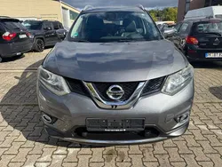 Grau Gebraucht 2017 Nissan X-Trail Tekna SUV | 12.999 € (Guter Preis)