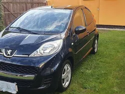 Schwarz Gebraucht 2012 Peugeot 107 Kleinwagen | 5.200 € (Etwas zu teuer)