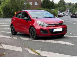 Rot Gebraucht 2012 Kia Rio Spirit Kleinwagen | 6.500 € (Fairer Preis)