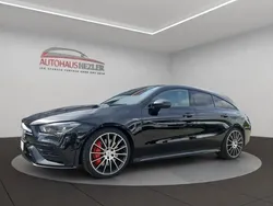 Schwarz Gebraucht 2022 Mercedes CLA35 AMG Shooting Brake AMG Kombi | 41.799 € (Fairer Preis)