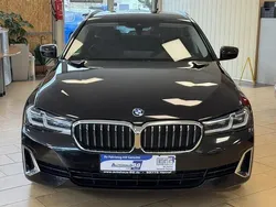 Schwarz black sapphire metallic Gebraucht 2021 BMW 530e Luxury Line Kombi | 25.900 € (Guter Preis)
