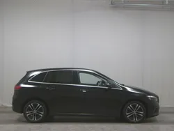 Nachtschwarz Gebraucht 2023 Mercedes B180 Progressive Van / Kleinbus | 21.980 € (Superpreis)