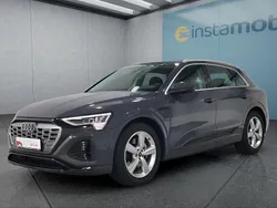Grau Gebraucht 2024 Audi Q8 e-tron SUV | 53.599 € (Fairer Preis)