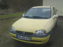 Gelb Gebraucht 2000 Opel Corsa Kleinwagen | 500 € (Superpreis)