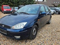 Blau Gebraucht 2003 Ford Focus Trend Limousine | 590 € (Guter Preis)