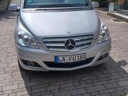 Silber Gebraucht 2010 Mercedes B200 Van / Kleinbus | 5.740 € (Fairer Preis)