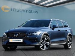 Blau Gebraucht 2024 Volvo V60 CC Kombi | 43.249 € (Fairer Preis)
