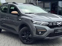 Grau Gebraucht 2024 Dacia Sandero Stepway Kleinwagen | 17.999 € (Fairer Preis)