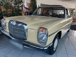 Gelb Gebraucht 1973 Mercedes W114 Limousine | 11.800 €