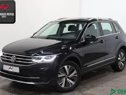 Deep black (metallic) Gebraucht 2022 VW Tiguan Elegance SUV | 30.880 € (Superpreis)