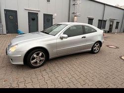 Silber Gebraucht 2006 Mercedes 220 Coupé | 1.600 €