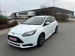 Weiß Gebraucht 2013 Ford Focus ST Limousine | 7.990 € (Fairer Preis)