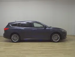 Pantherblau metallic Gebraucht 2021 Ford Focus Vignale Kombi | 16.480 € (Fairer Preis)