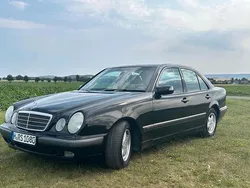 Schwarz Gebraucht 2001 Mercedes E200 Classic Limousine | 7.850 € (Teuer)
