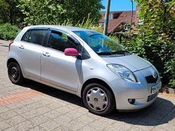 Silber Gebraucht 2008 Toyota Yaris Team Limousine | 3.200 € (Fairer Preis)