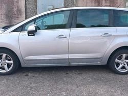 Grau Gebraucht 2012 Peugeot 5008 Van / Kleinbus | 1.750 € (Superpreis)