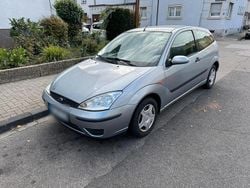 Grau Gebraucht 2002 Ford Focus Limousine | 600 € (Guter Preis)