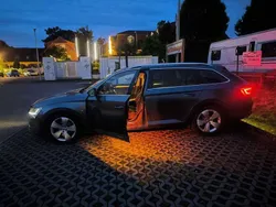 Grau Gebraucht 2019 Skoda Superb Premium Edition Kombi | 17.999 € (Guter Preis)