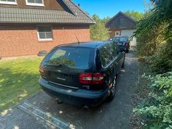 Schwarz Gebraucht 2002 Volvo V40 Kombi | 700 €