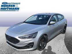 Moondustsilver Gebraucht 2024 Ford Focus Titanium Limousine | 28.480 € (Teuer)