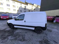 Weiß Gebraucht 2005 Citroën Berlingo Van / Kleinbus | 3.500 € (Etwas zu teuer)