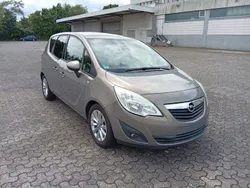 Grau Gebraucht 2013 Opel Meriva Active Van / Kleinbus | 7.900 € (Etwas zu teuer)
