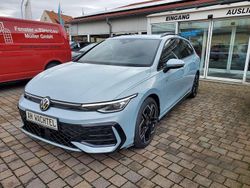 Crystal ice blue metallic Neu 2025 VW Golf VIII R-line Kombi | 35.995 € (Teuer)